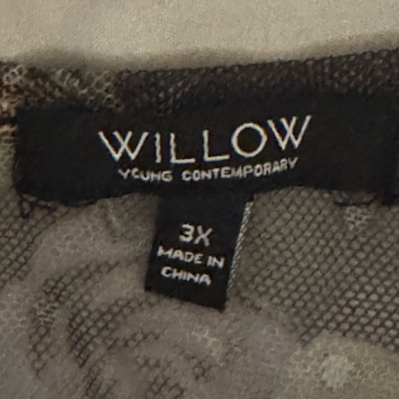 WILLOW Young Contemporary Black Floral Print Mesh Top (Size 3X) - Picture 8 of 10